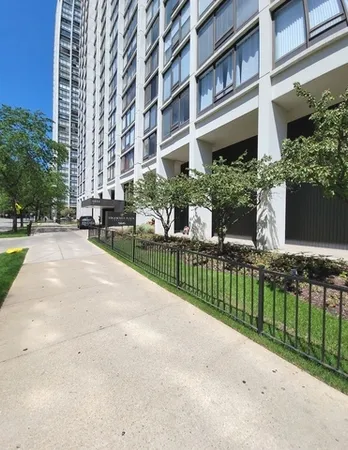 $2,100 | 5445 North Sheridan Road, Unit 2110, Chicago, IL 60640