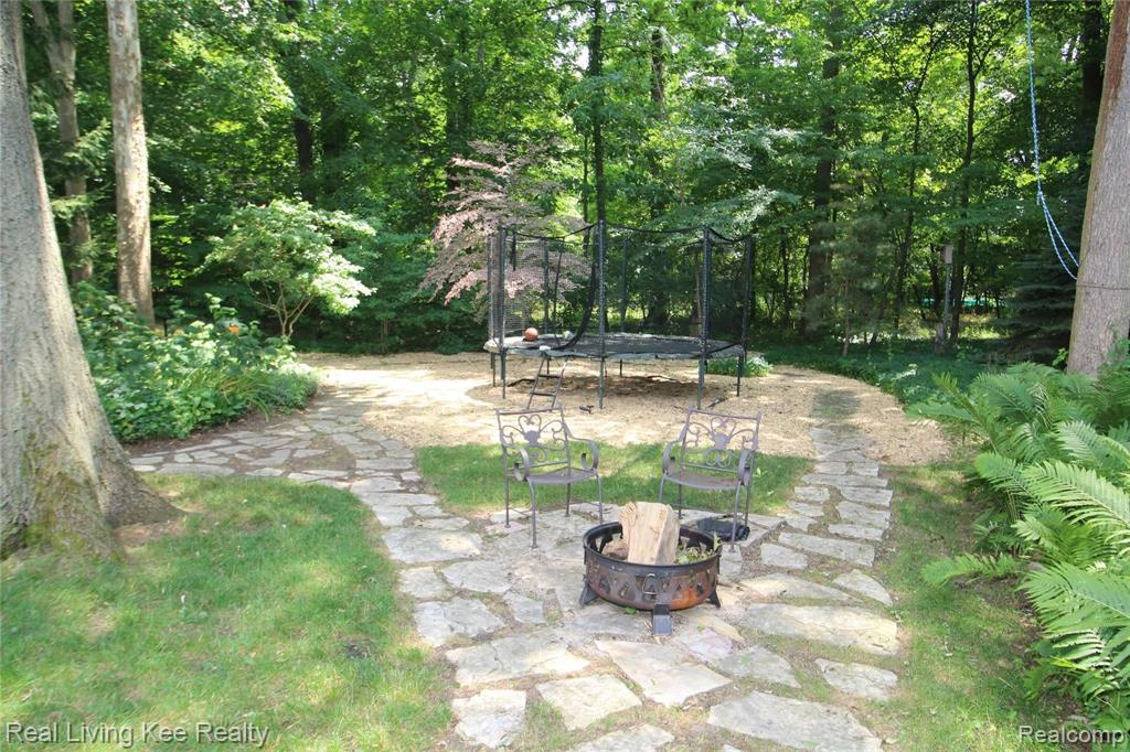 1081 Chesapeake Rochester Hills, MI 48307 - Photo 14 of 80