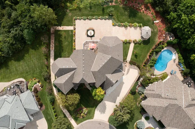 $1,585,000 | 19115 Vogel Farm Trail, Eden Prairie, MN 55347