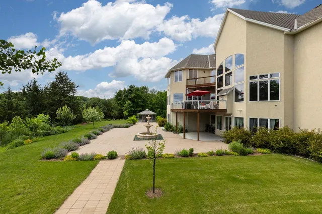 $1,585,000 | 19115 Vogel Farm Trail, Eden Prairie, MN 55347