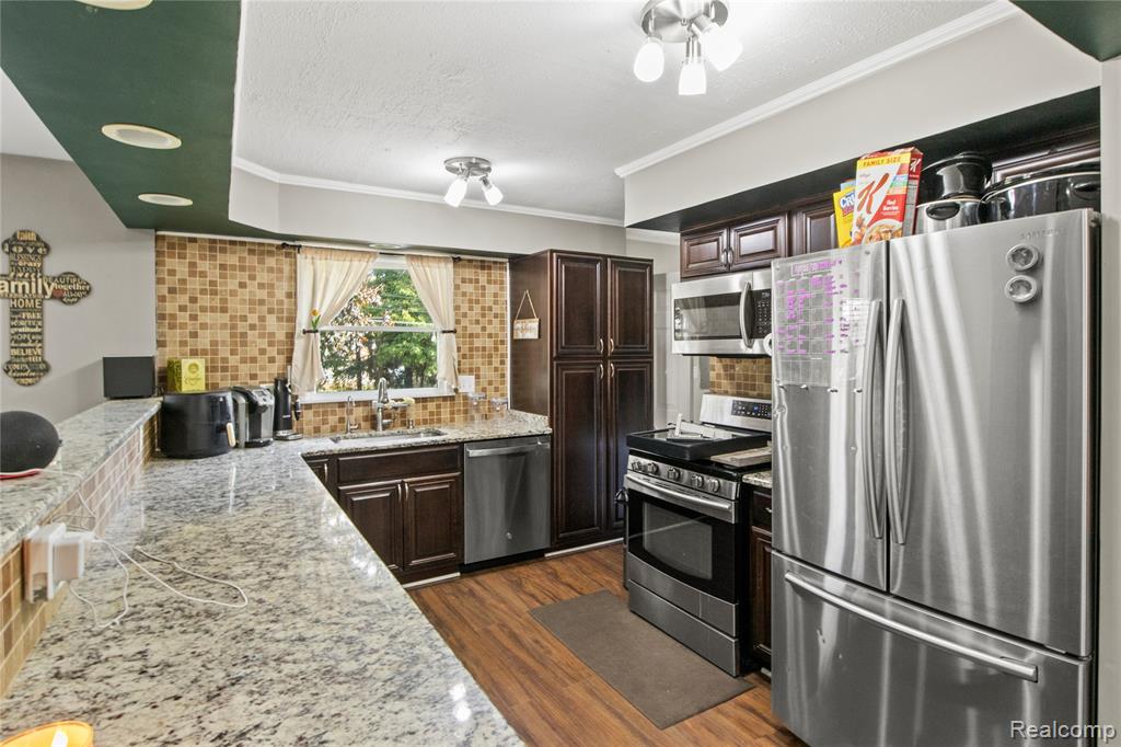 2124 Welch Road Walled Lake, MI 48390 - Photo 20 of 31 Gallery Image 20