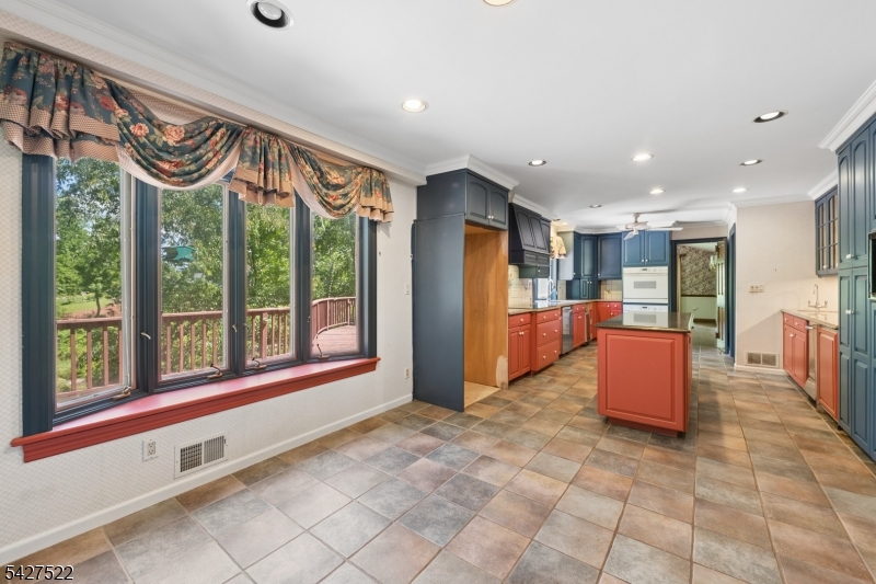7 Horseshoe Road Whitehouse Station, NJ 08889 - Photo 15 of 47
