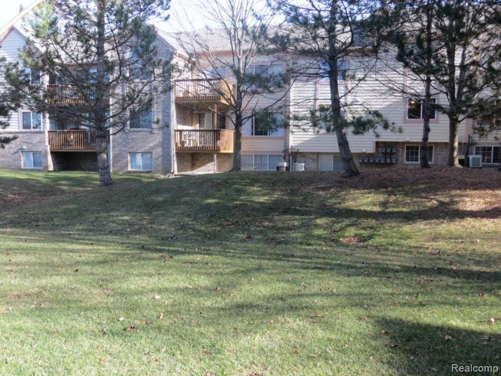 708 South Milford Road, Unit 2 Milford, MI 48381 - Photo 3 of 18