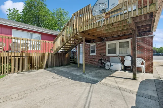 a view of house with backyard