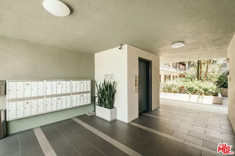 a view of livingroom with furniture