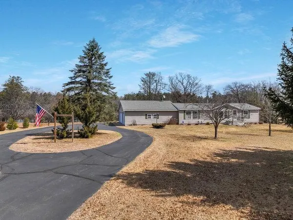 $325,000 | 2704 5 7/8 Avenue, New Auburn, WI 54757