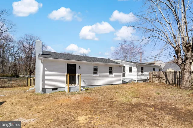 a view of a house with a yard and garage