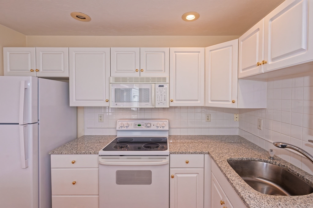 8 Whispering Brook Road, Unit 8 Marlborough, MA 01752 - Photo 17 of 42 Gallery Image 17