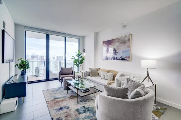 $4,100 | Media Art Entertainment District, Miami, FL 33132