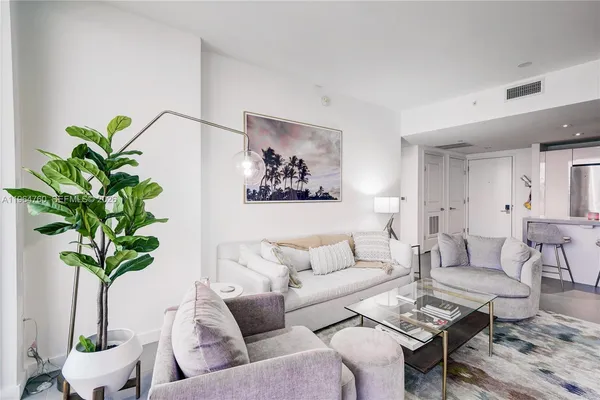 $4,100 | Media Art Entertainment District, Miami, FL 33132
