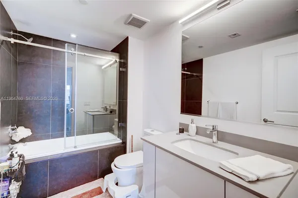$4,100 | Media Art Entertainment District, Miami, FL 33132