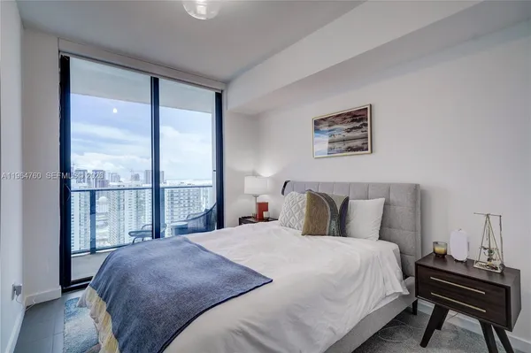 $4,100 | Media Art Entertainment District, Miami, FL 33132