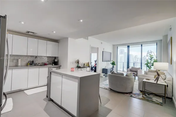 $4,100 | Media Art Entertainment District, Miami, FL 33132