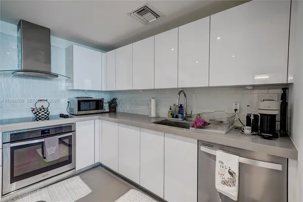 $4,100 | Media Art Entertainment District, Miami, FL 33132