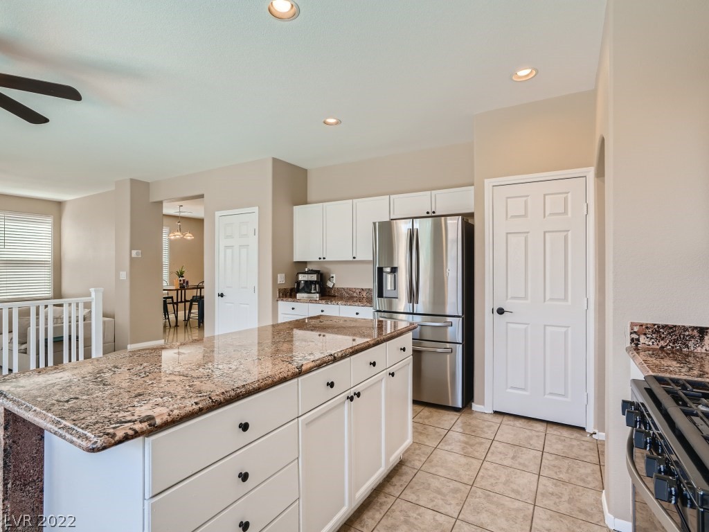 8920 Rendon Street Las Vegas, NV 89143 - Photo 9 of 28