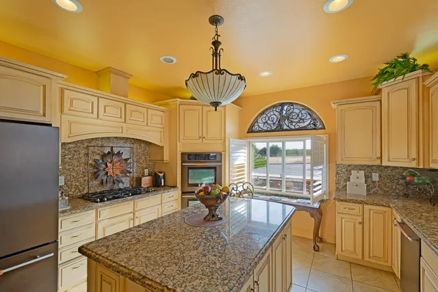 $799,900 | 23452 Road 20, Chowchilla, CA 93610