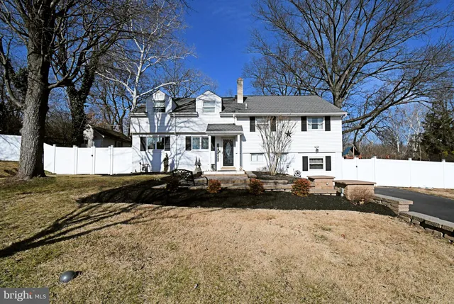 $570,000 | 2360 North Parkview Drive, Norristown, PA 19403