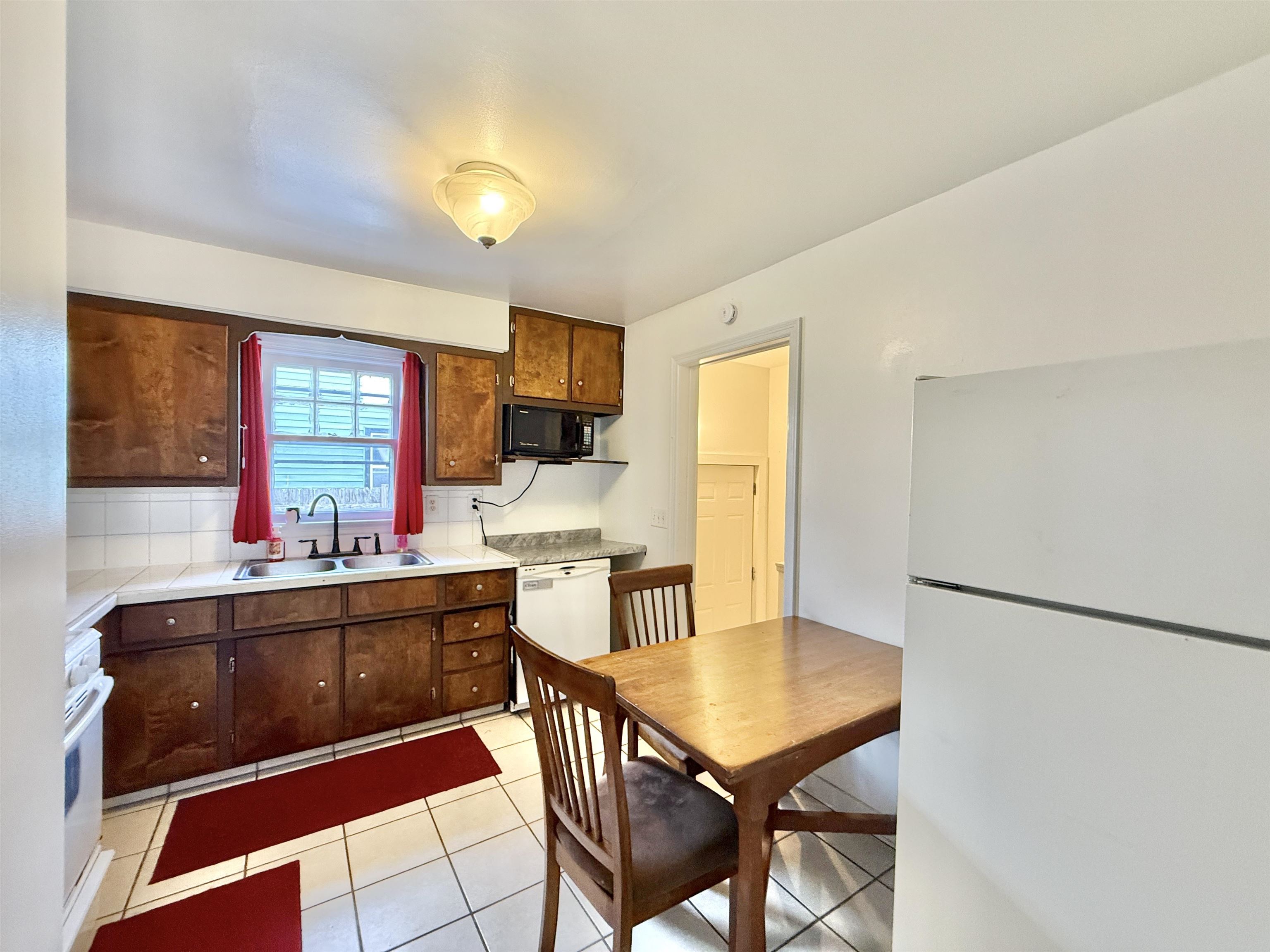 2046 East Gorton Beloit, WI 53511 - Photo 6 of 20