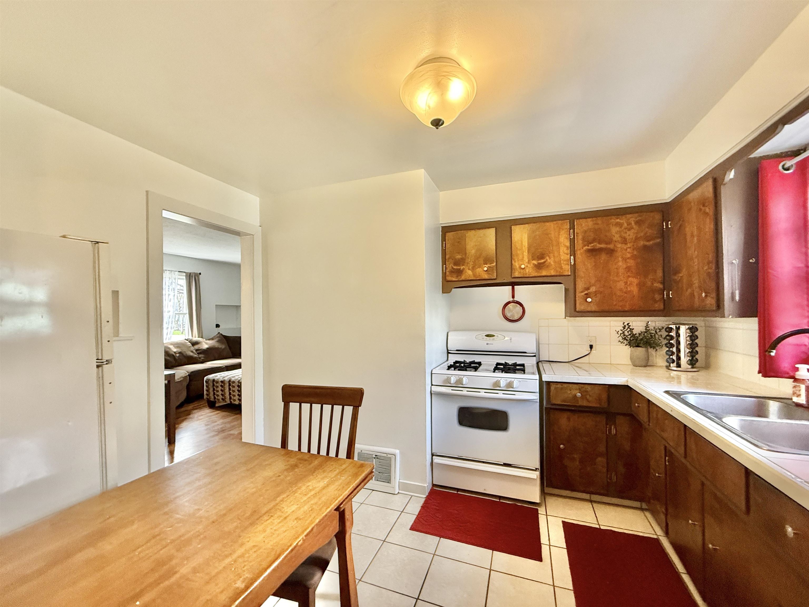 2046 East Gorton Beloit, WI 53511 - Photo 8 of 20
