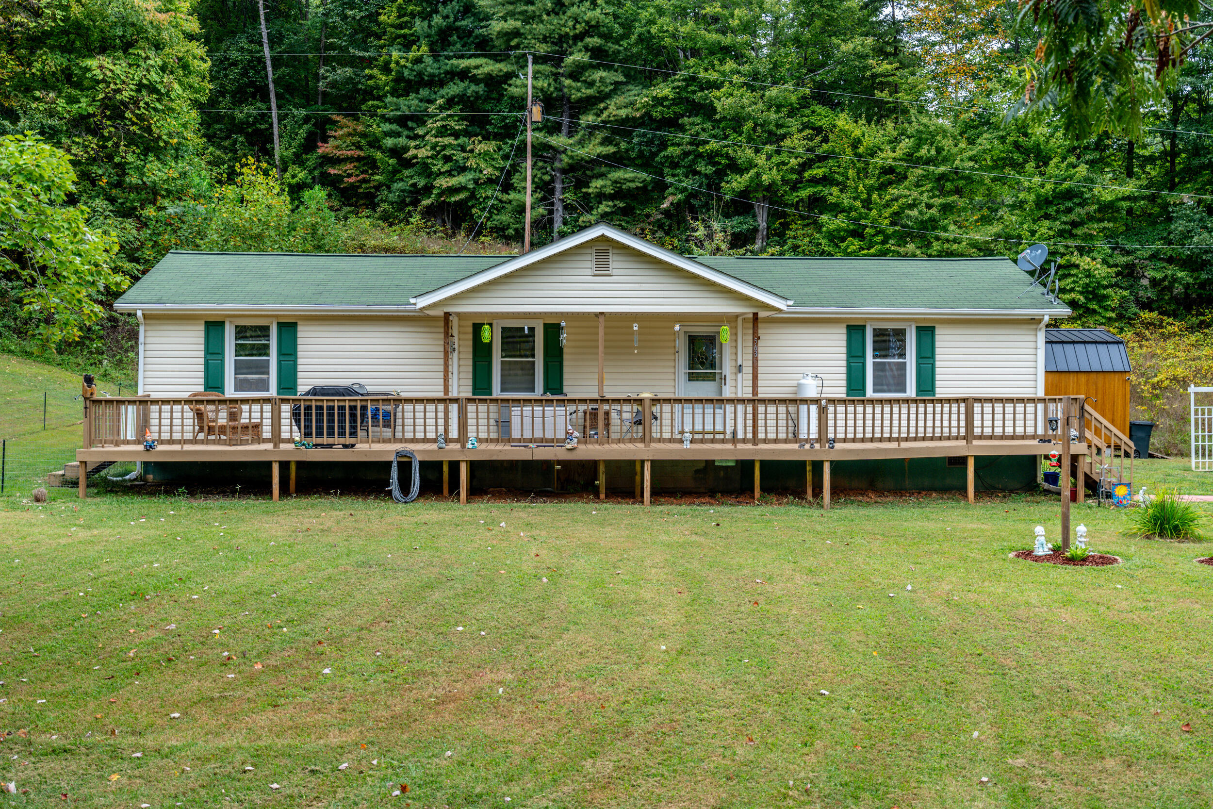 563 Country Ridge Road Bassett, VA 24055 - Photo 2 of 34 563crbss-001