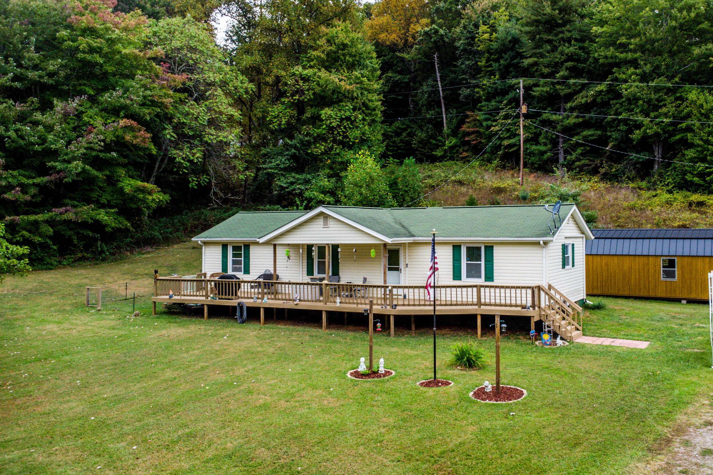 563 Country Ridge Road Bassett, VA 24055 - Photo 3 of 34 563crbss-002