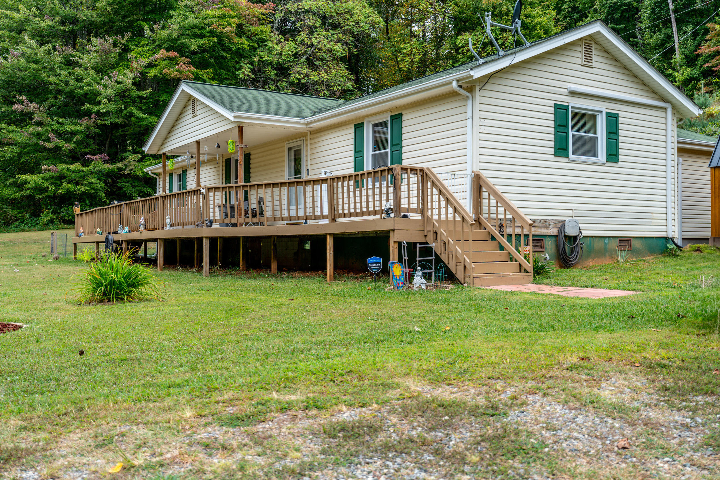 563 Country Ridge Road Bassett, VA 24055 - Photo 4 of 34 563crbss-003