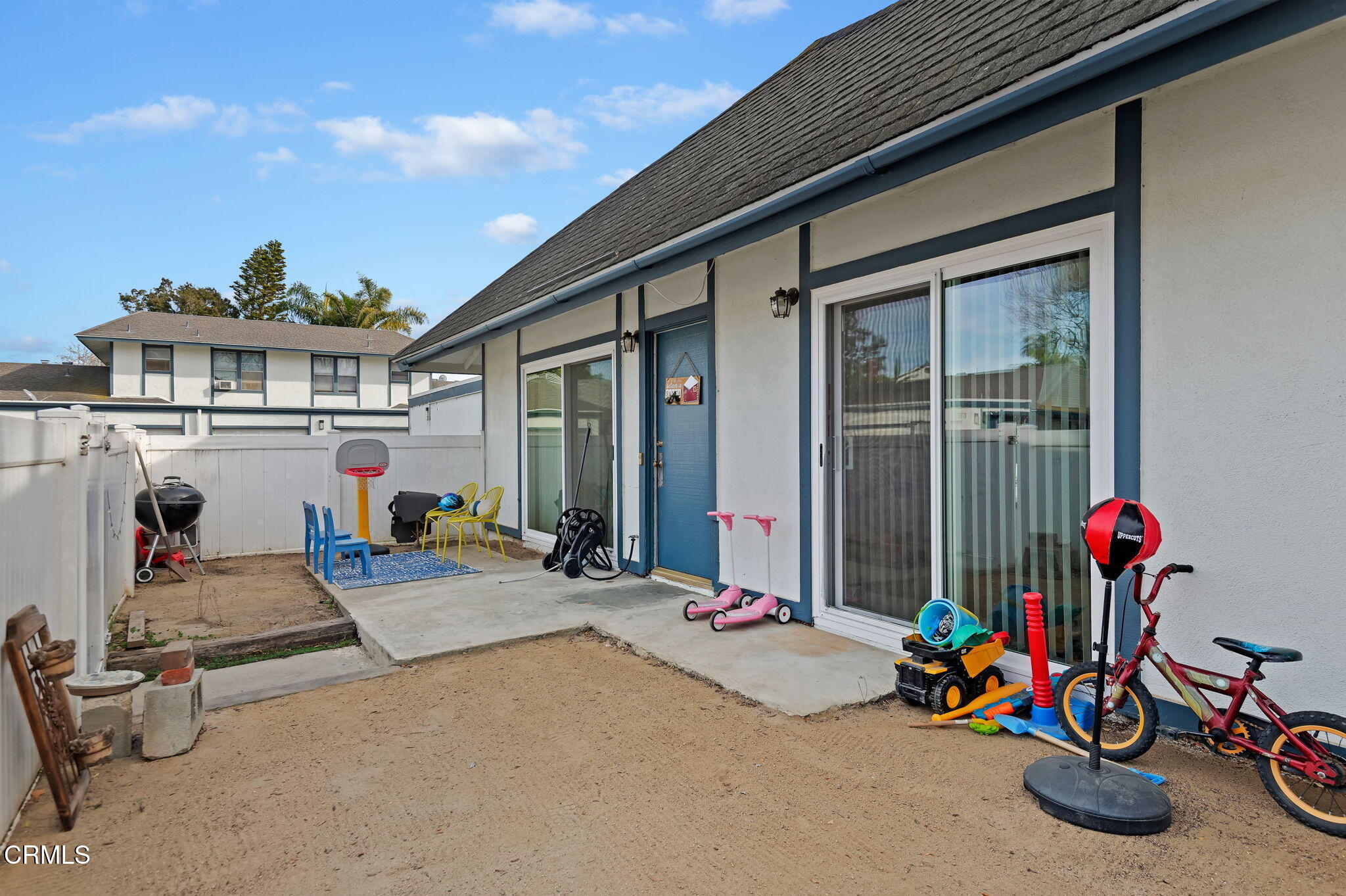 2018 Miramar Walk Oxnard, CA 93035 - Photo 2 of 22 1-web-or-mls-01 - Front Yard