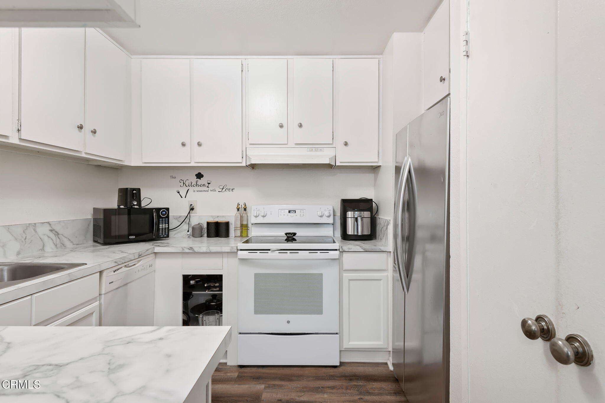 2018 Miramar Walk Oxnard, CA 93035 - Photo 8 of 22 11-web-or-mls-11 - Kitchen