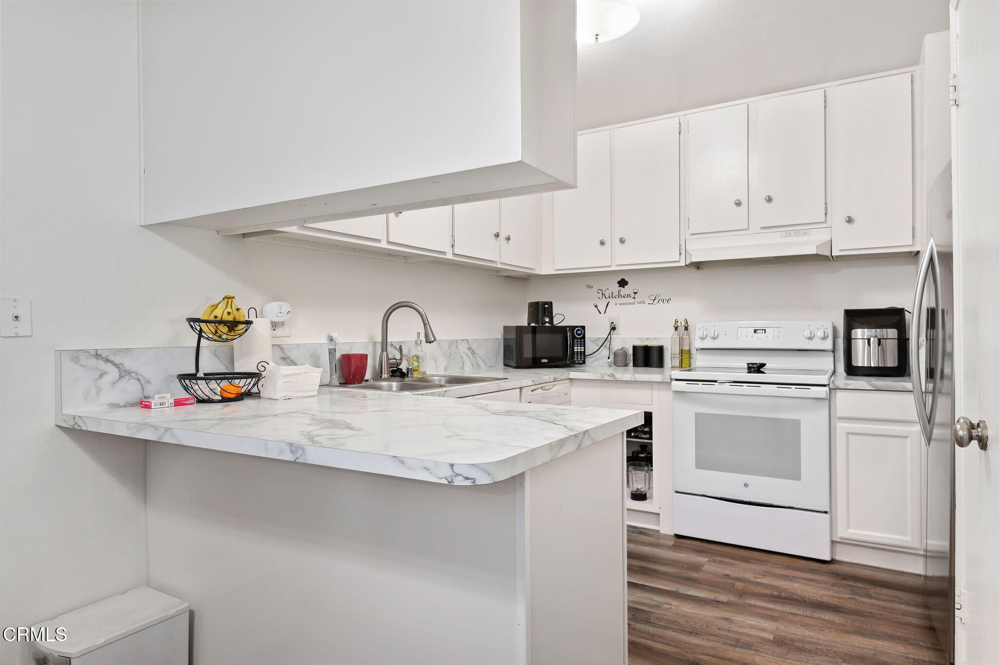 2018 Miramar Walk Oxnard, CA 93035 - Photo 9 of 22 9-web-or-mls-09 - Kitchen