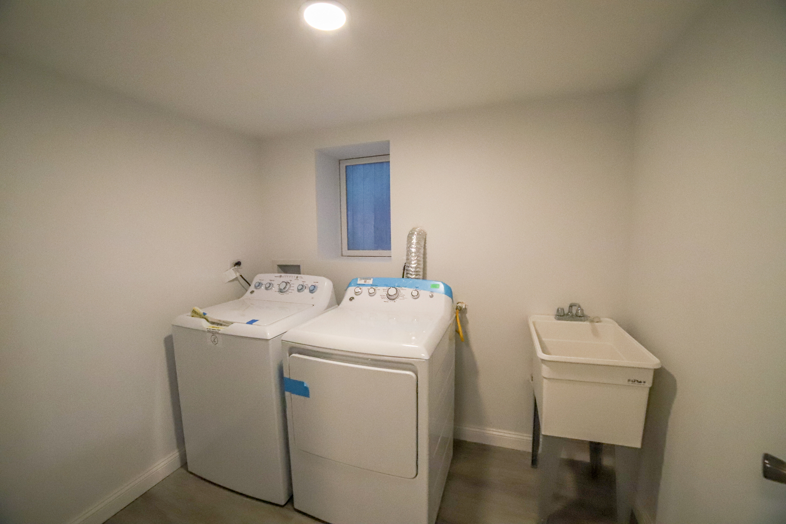 1127 North Ridgeway Avenue Chicago, IL 60651 - Photo 22 of 24 a utility room with dryer and washer
