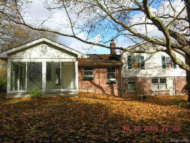 982 Rock Spring Road Bloomfield Hills, MI 48304 - Photo 12 of 12 rear