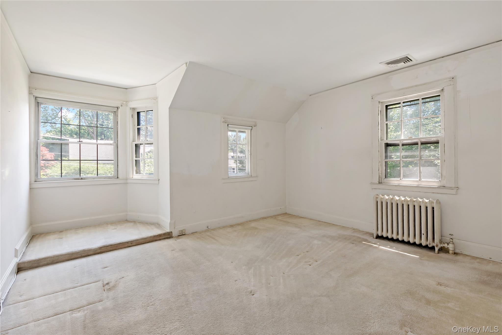 241 Madison Road Scarsdale, NY 10583 - Photo 16 of 33 Primary Bedroom