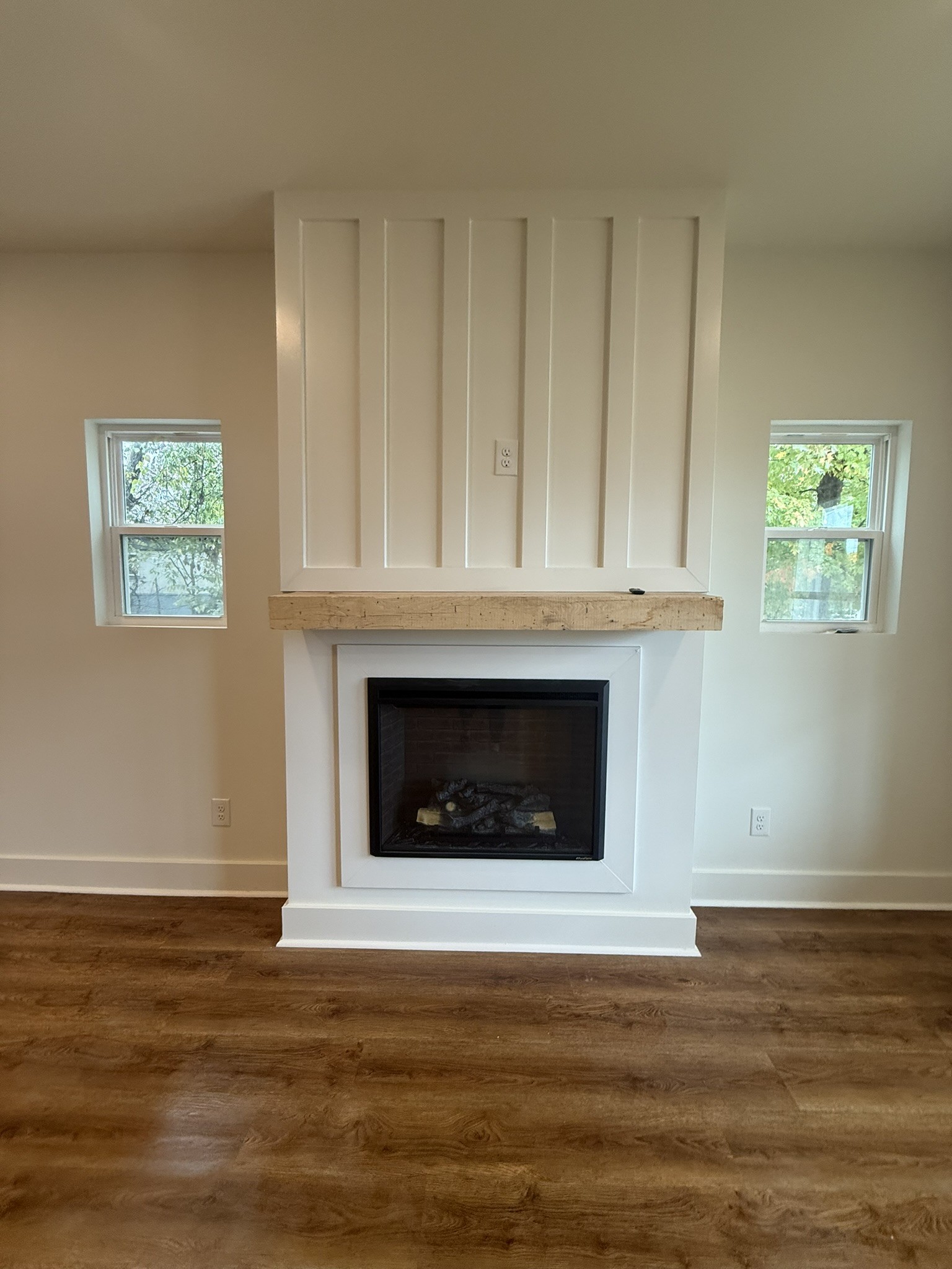 910 East 17th Avenue Springfield, TN 37172 - Photo 6 of 17 a living room with a fireplace and a wooden floor