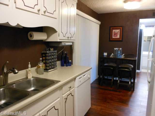 208 Northpoint Avenue High Point, NC 27262 - Photo 5 of 10 Kitchen. All appliances stay with this recently updated kitchen!