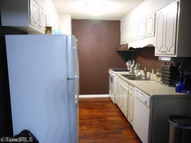 208 Northpoint Avenue High Point, NC 27262 - Photo 7 of 10 Kitchen.
