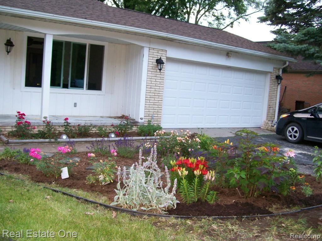 10509 Culver Road Brighton, MI 48114 - Photo 2 of 41 100_0255.jpg