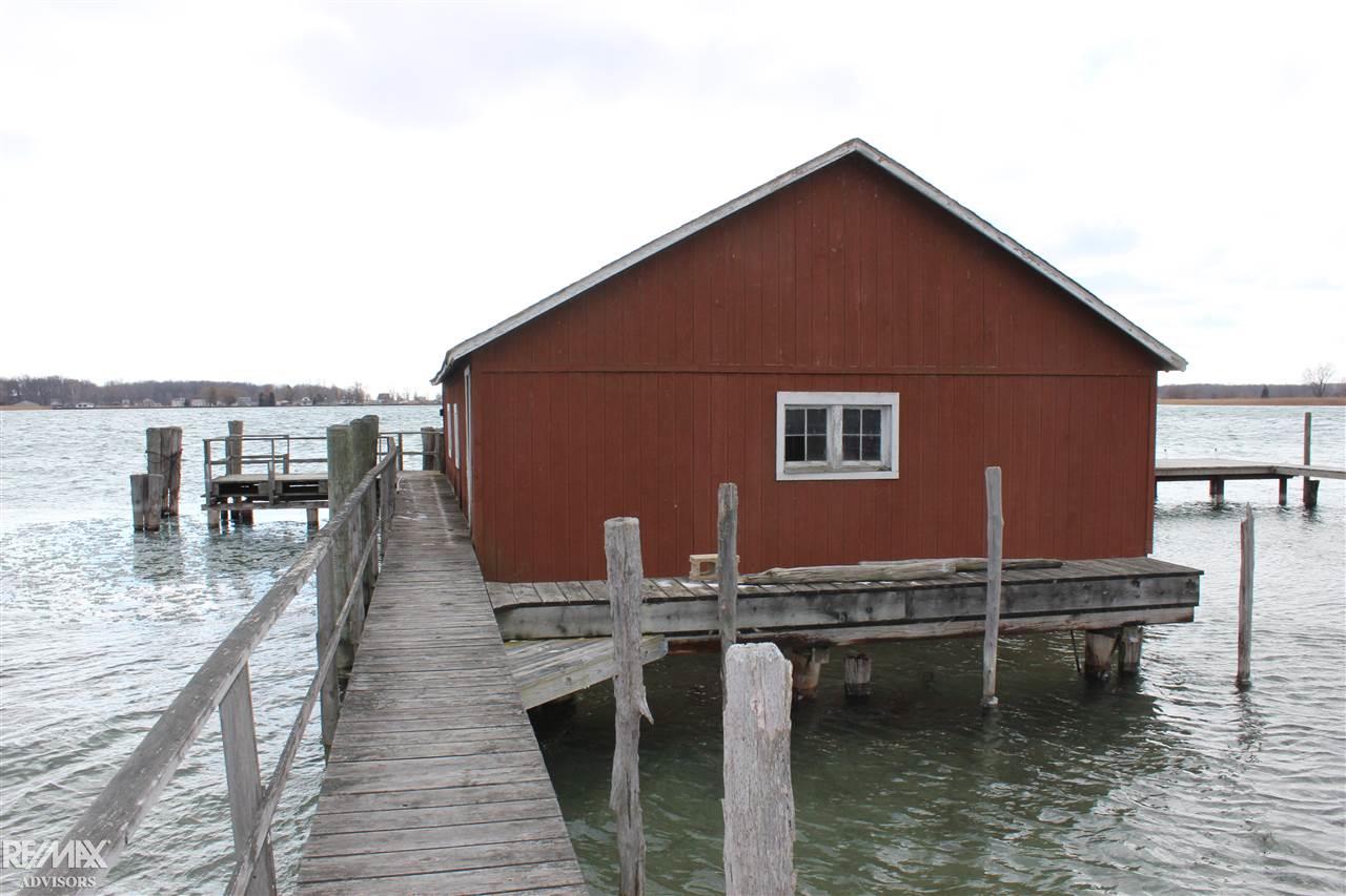 5237 Pointe Tremble Road Algonac, MI 48001 - Photo 29 of 35 31312443-28.JPG