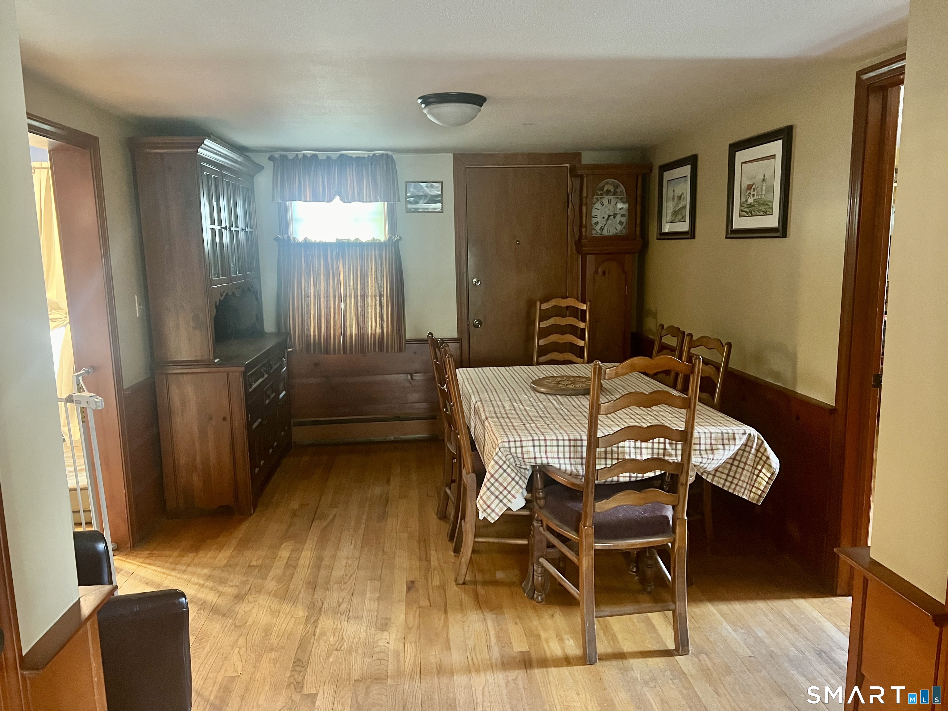 527 Lake Street Manchester, CT 06042 - Photo 7 of 15 a dining room with furniture and window