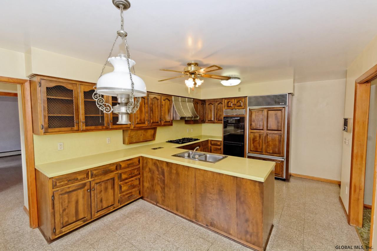 401 Krumkill Road Bethlehem, NY 12203 - Photo 4 of 25 Photo 4