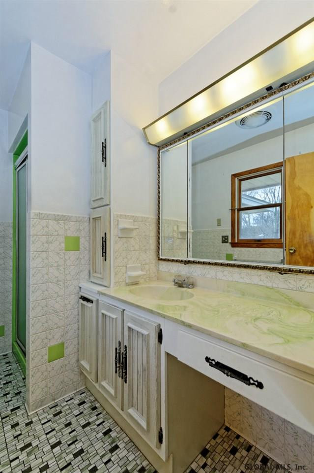 401 Krumkill Road Bethlehem, NY 12203 - Photo 9 of 25 Photo 9