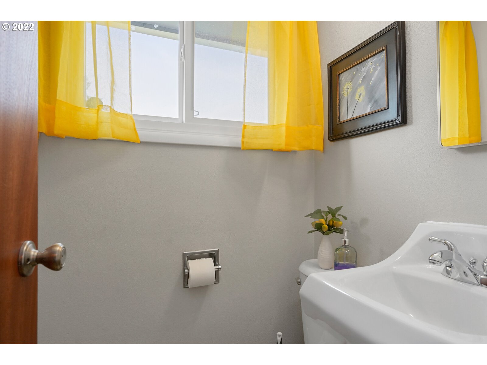 1771 Linwood Street Eugene, OR 97404 - Photo 20 of 22 a bathroom with a sink and a mirror