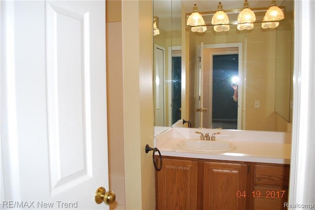 22005 River Ridge Trail, Unit 37 Farmington Hills, MI 48335 - Photo 14 of 18