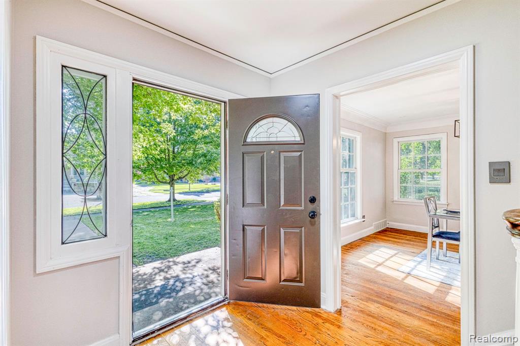 928 Pemberton Road Grosse Pointe Park, MI 48230 - Photo 5 of 29