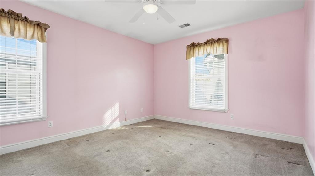 604 Elm Way Coraopolis, PA 15108 - Photo 20 of 30 an empty room with a window