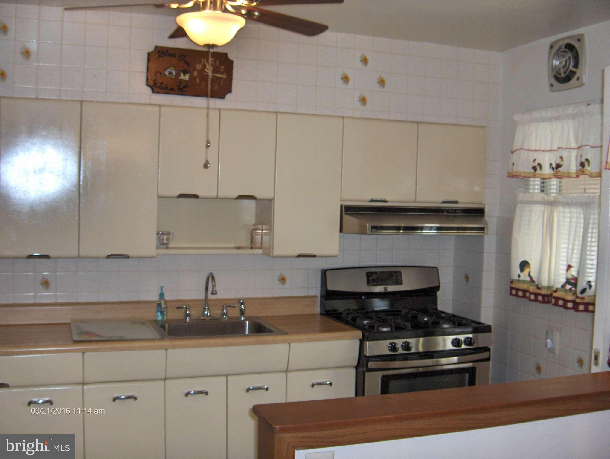 8069 Wallace Road Baltimore, MD 21222 - Photo 3 of 30 New stove and flooring