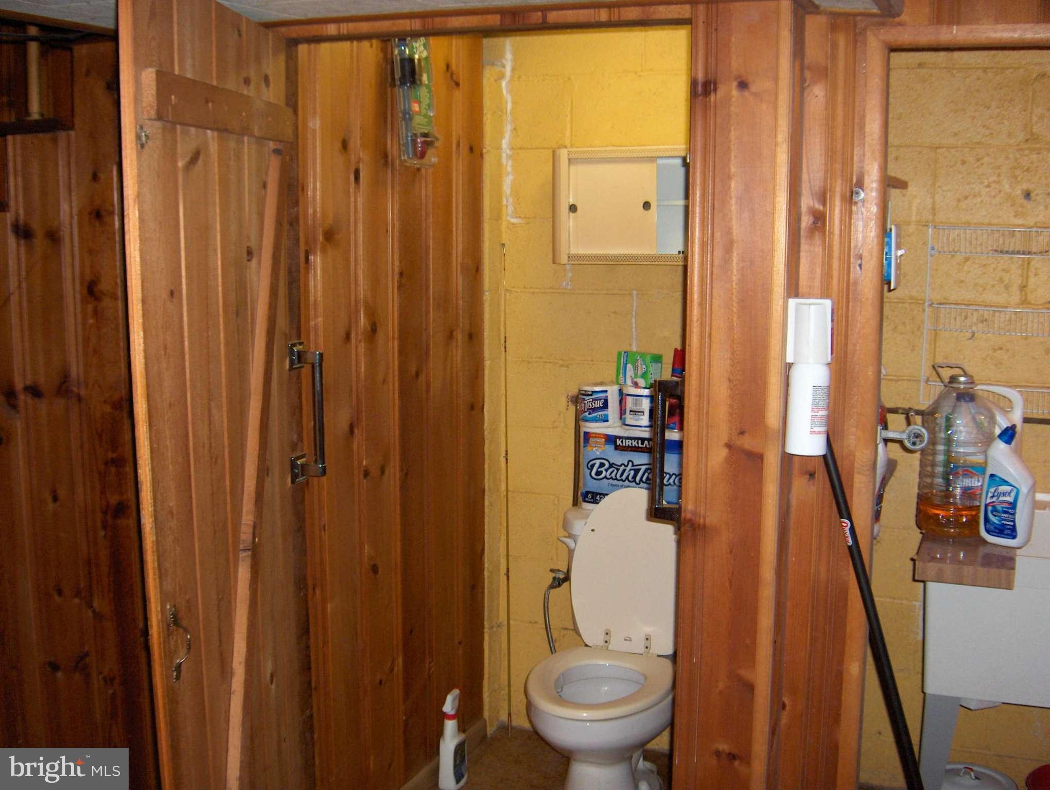 8069 Wallace Road Baltimore, MD 21222 - Photo 27 of 30 Flush