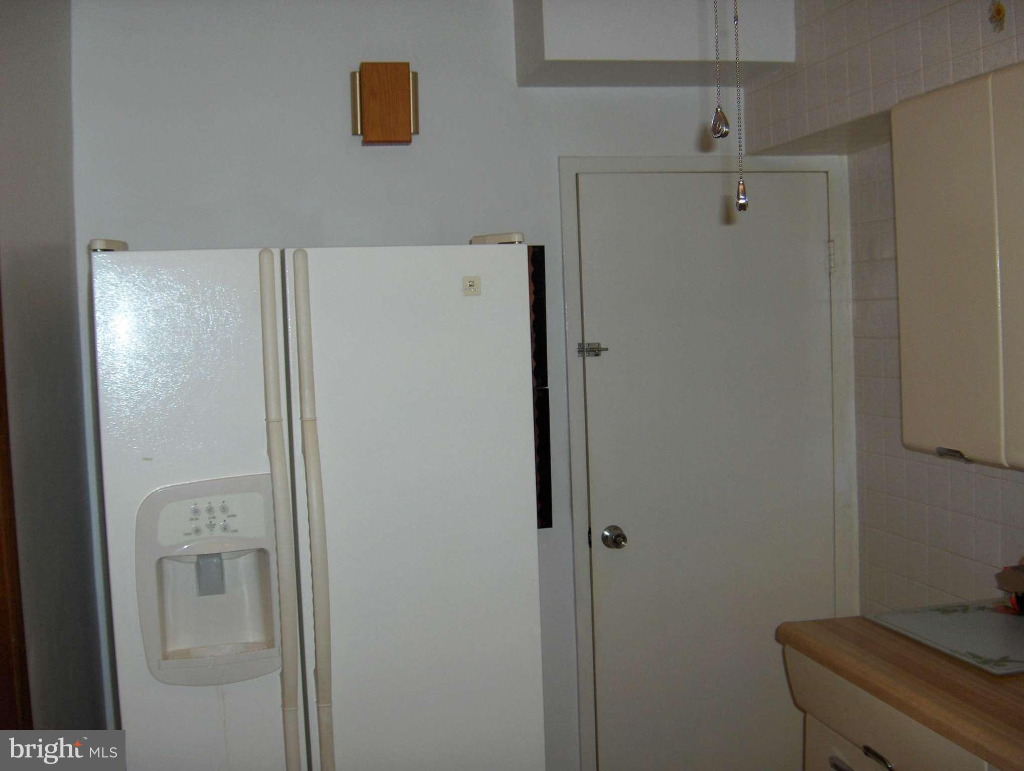 8069 Wallace Road Baltimore, MD 21222 - Photo 5 of 30 Kitchen