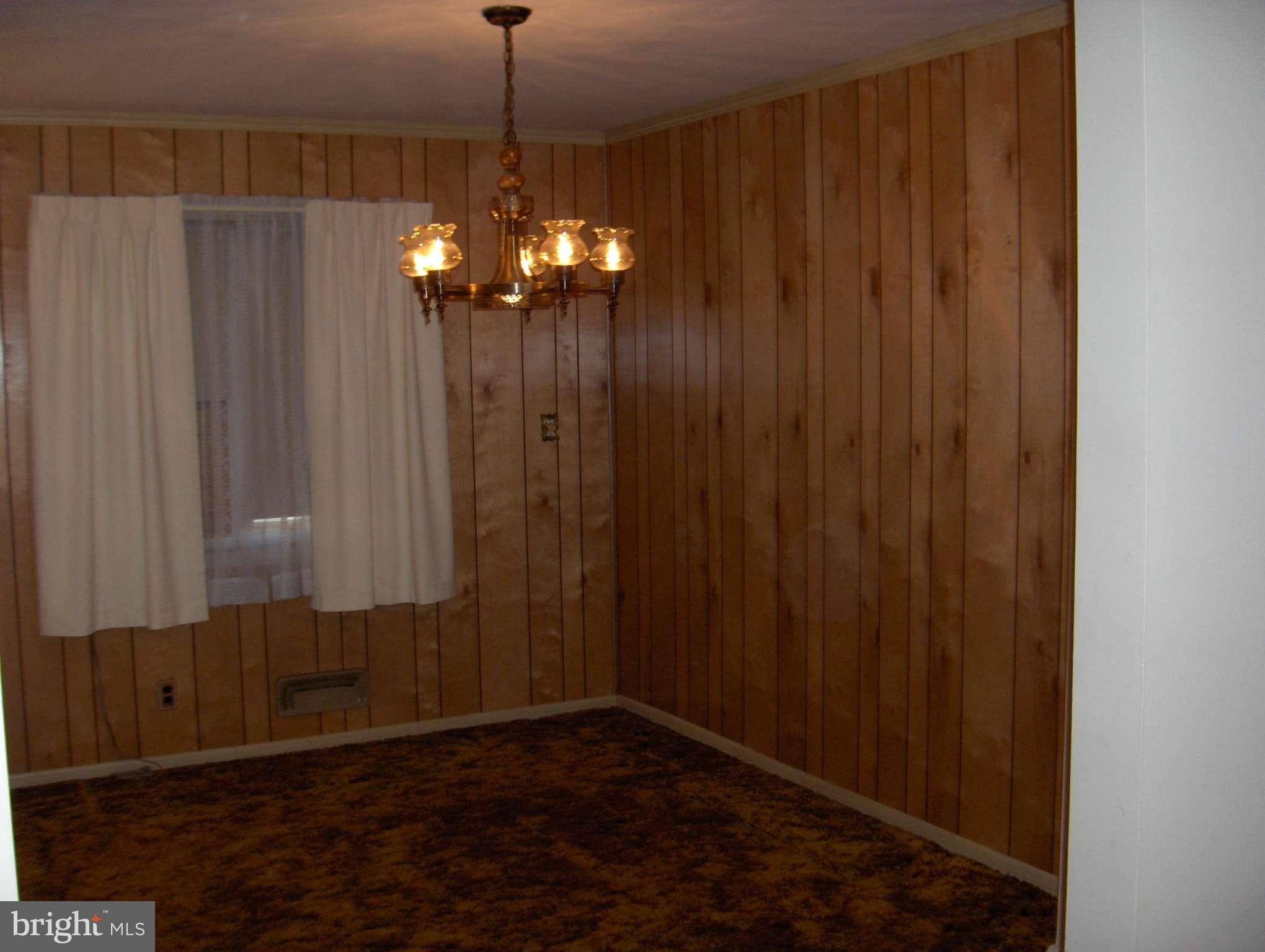 8069 Wallace Road Baltimore, MD 21222 - Photo 7 of 30 Dining Room
