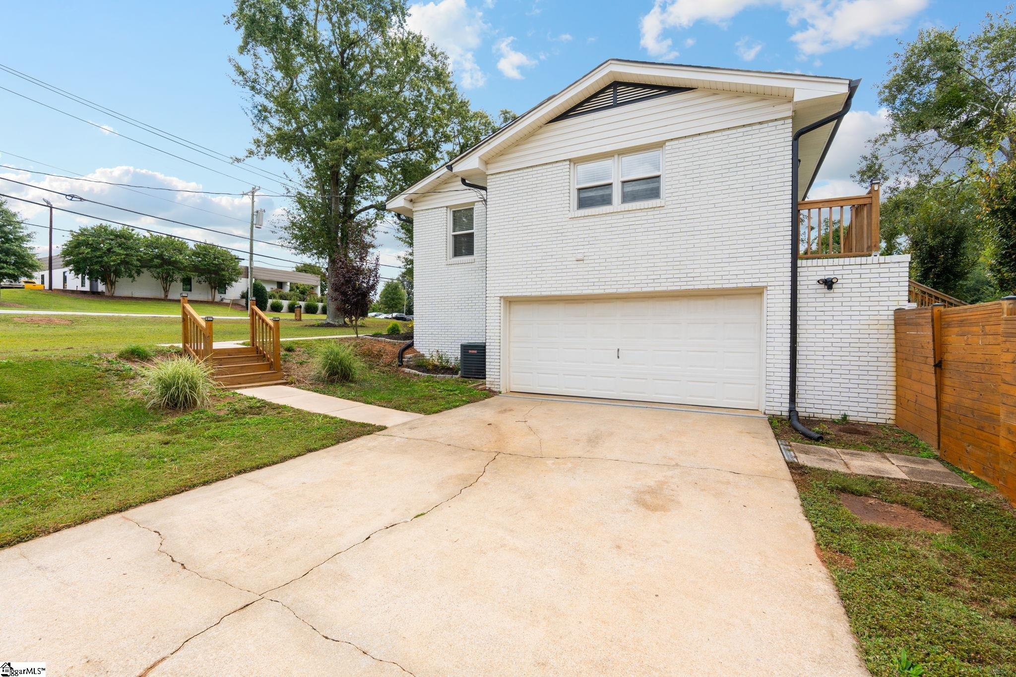 204 Greenacre Road Greenville, SC 29607 - Photo 41 of 45