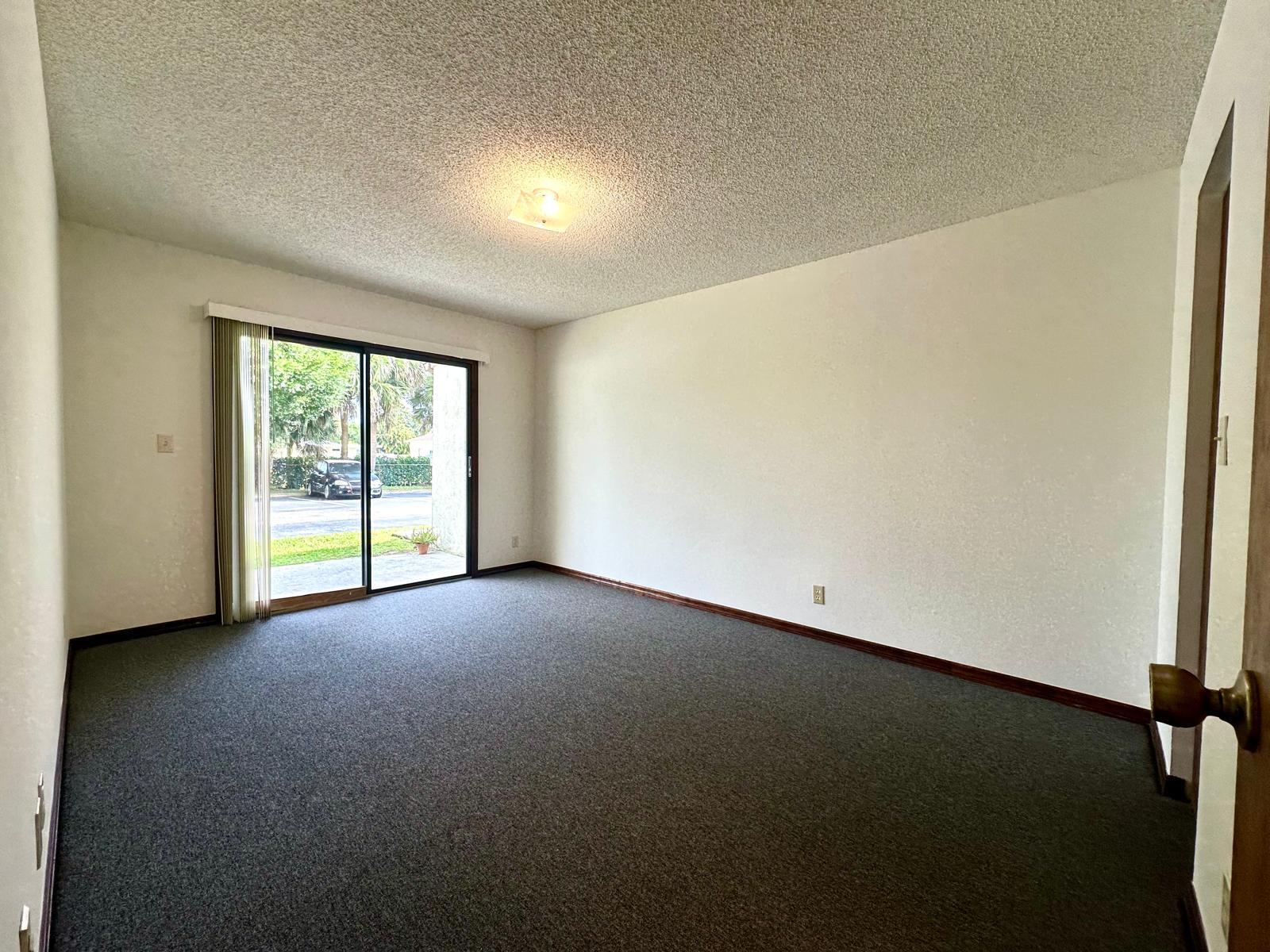 1244 North Haverhill Road, Unit 1 West Palm Beach, FL 33417 - Photo 8 of 16 13354443-931d-4c92-ab1d-17213f51fbb7